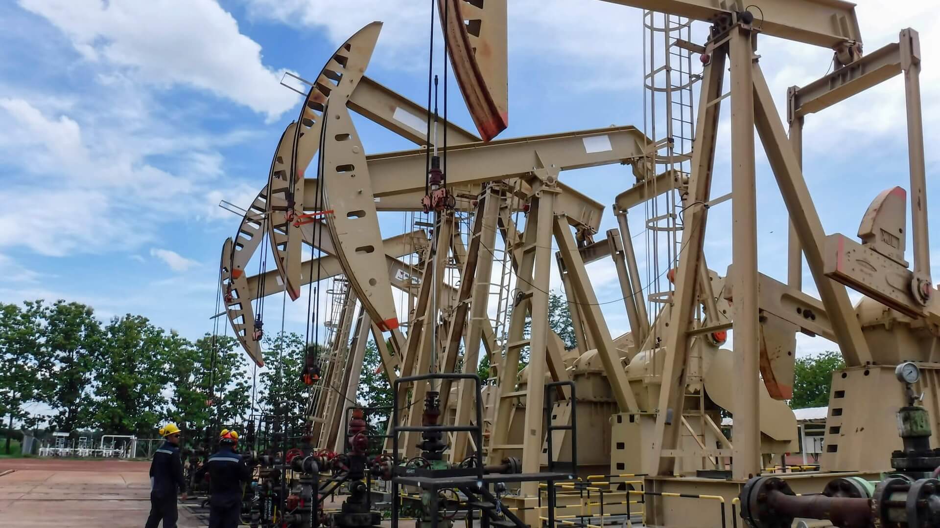 Nem megújuló energiaforrások képek az olajkitermelésről.